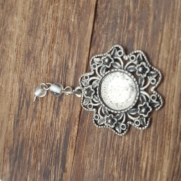 Blooming Victorian garden gates pendant can be customizable to hold photo - Picture 1 of 2